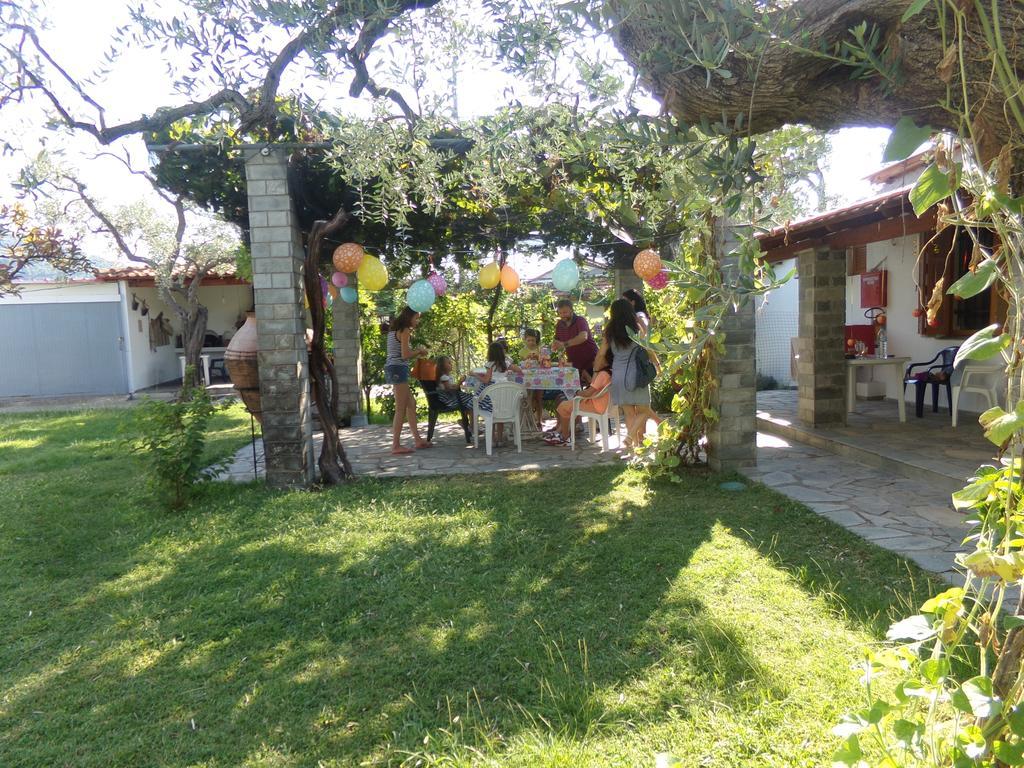 Villa Karapataki Skala Rachoni  エクステリア 写真