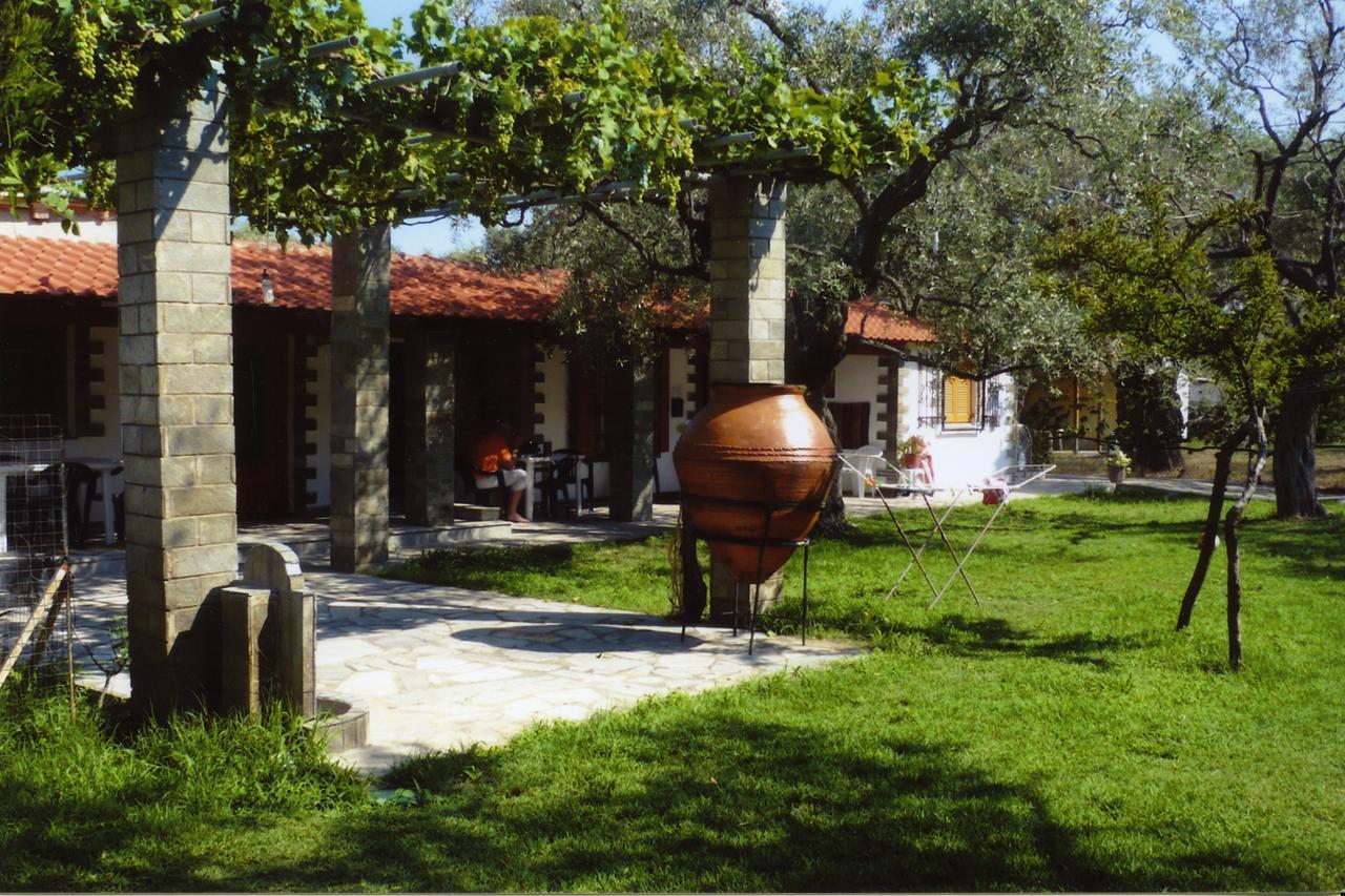 Villa Karapataki Skala Rachoni  エクステリア 写真